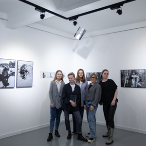 Черно-белые фотографии студентов на выставке «Новые монохромные»