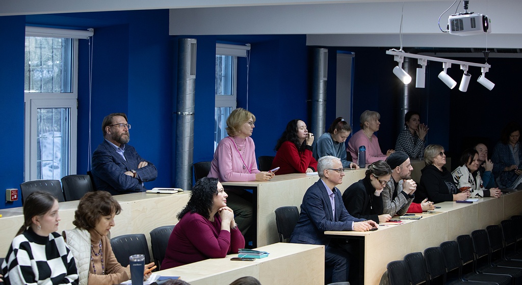 Дмитрий-Сошников-в-ИГУМО-и-МКИК2.jpg Дмитрий-Сошников-в-ИГУМО-и-МКИК2.jpg