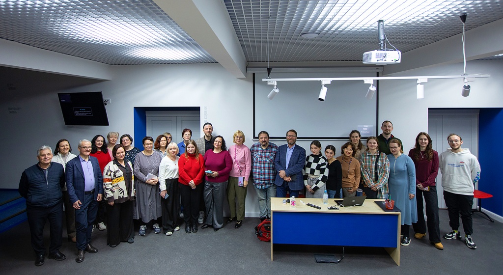 Дмитрий-Сошников-в-ИГУМО-и-МКИК4.jpg Дмитрий-Сошников-в-ИГУМО-и-МКИК4.jpg